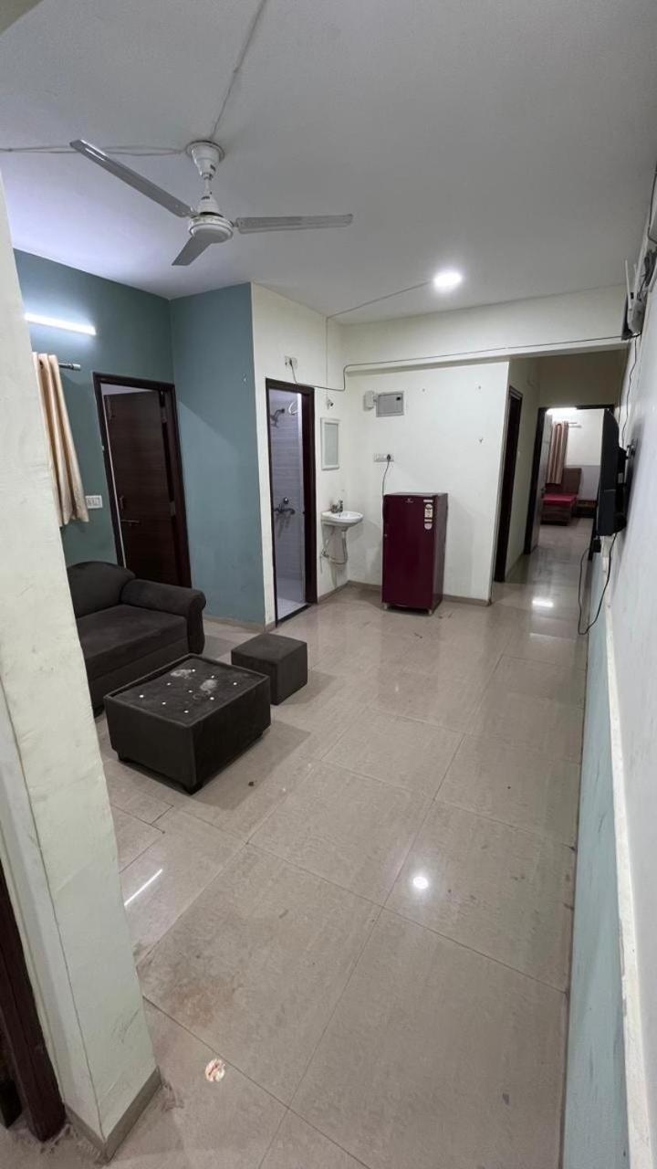 Comfort & Space Ideal 3bhk For Families Or Friends Apartment